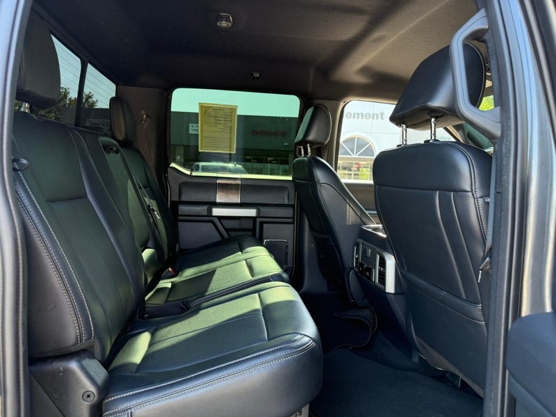Ford Super Duty F-350 DRW Vehicle Image 13