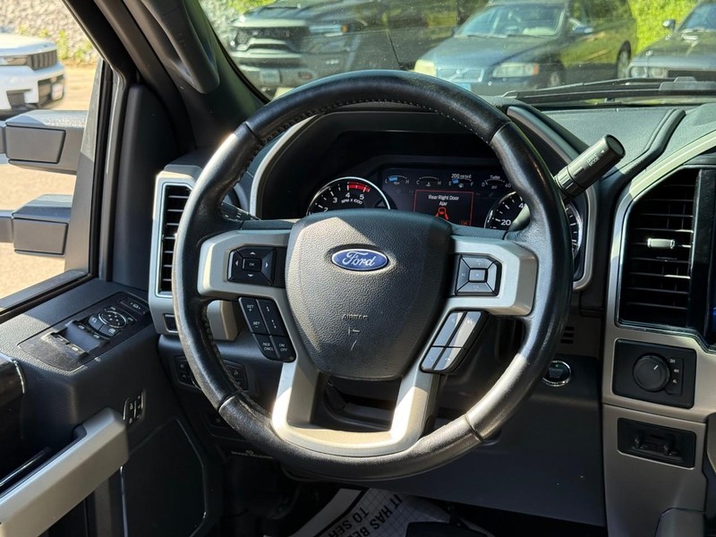 Ford Super Duty F-350 DRW Vehicle Image 15