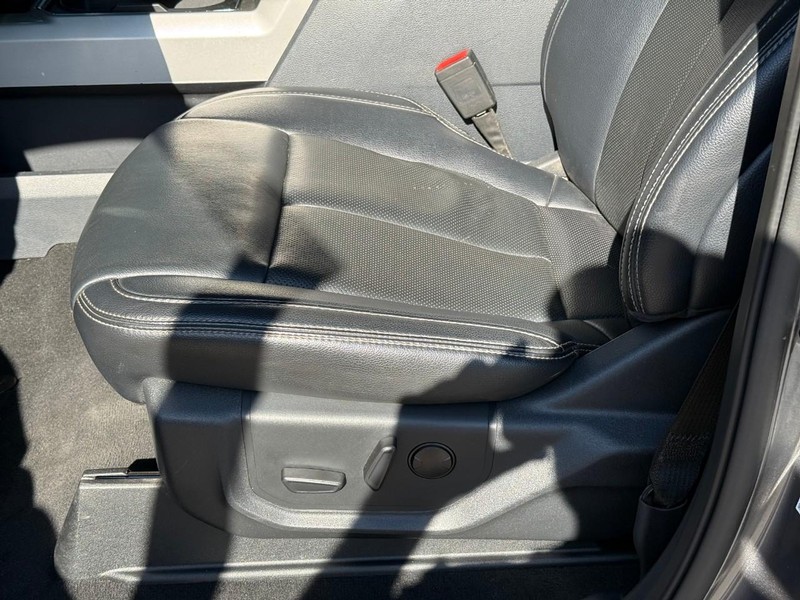Ford Super Duty F-350 DRW Vehicle Image 19