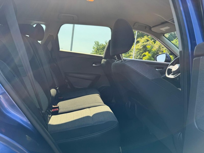Nissan Rogue Vehicle Image 14
