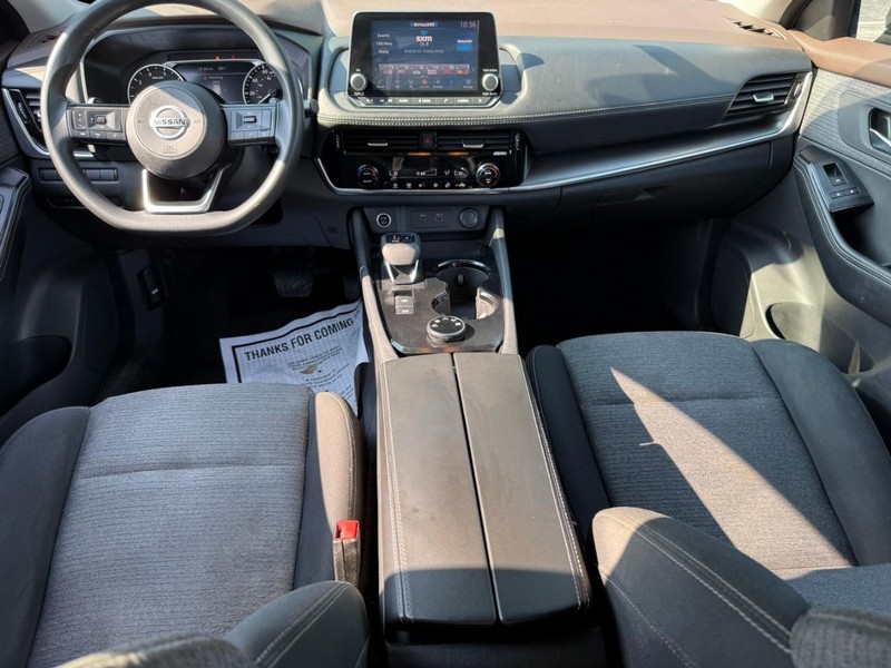 Nissan Rogue Vehicle Image 15