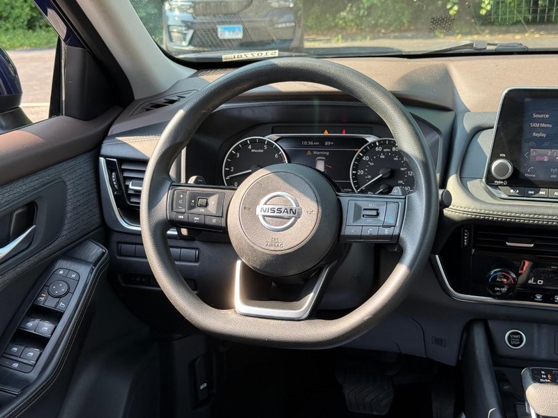 Nissan Rogue Vehicle Image 16