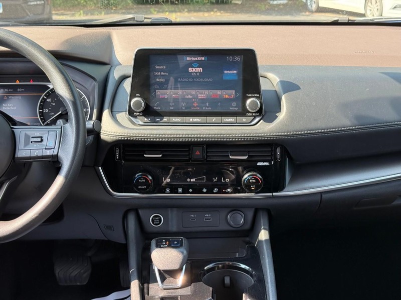 Nissan Rogue Vehicle Image 17