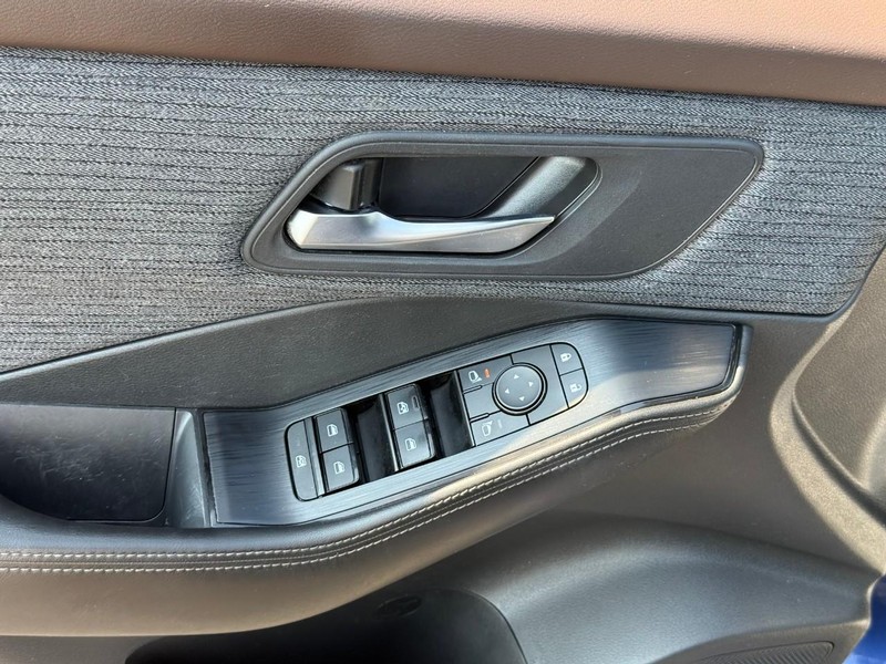 Nissan Rogue Vehicle Image 20