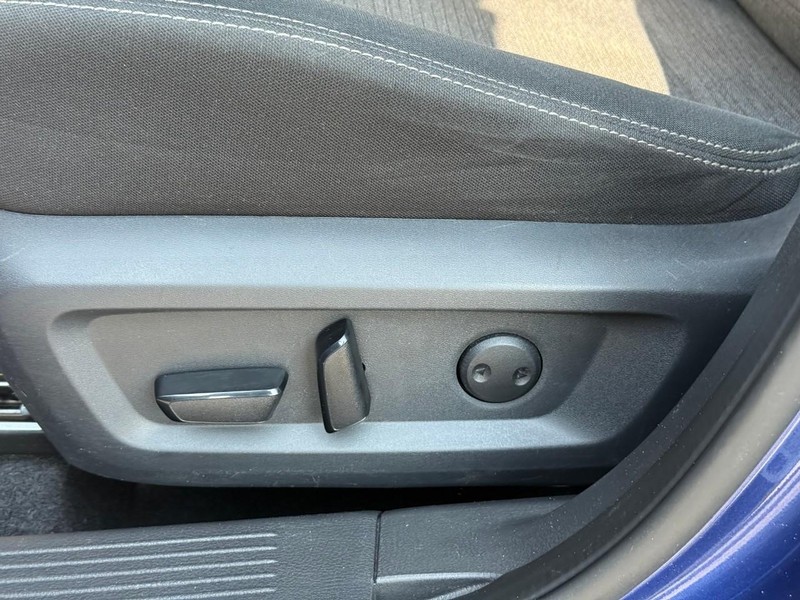 Nissan Rogue Vehicle Image 22