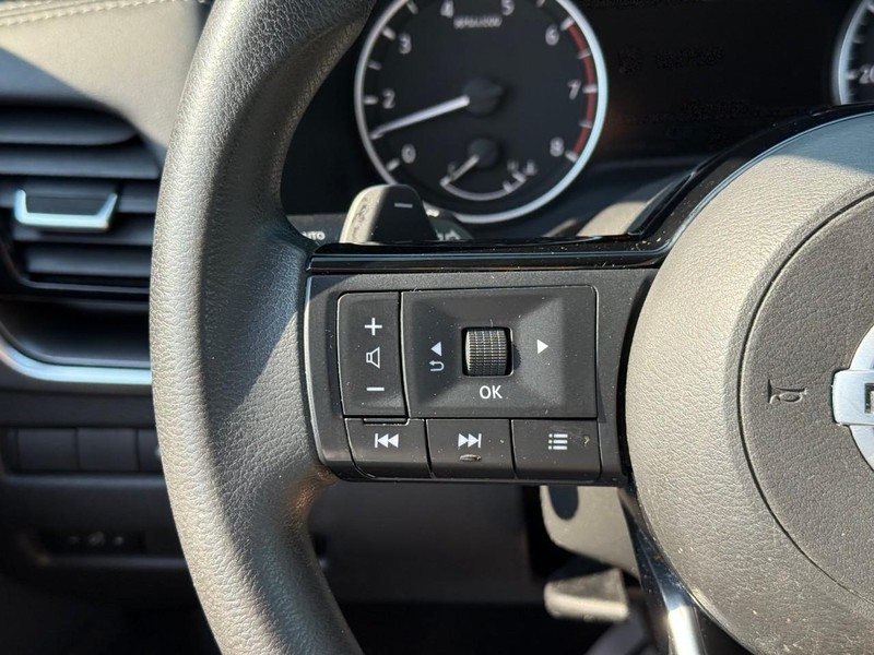 Nissan Rogue Vehicle Image 23