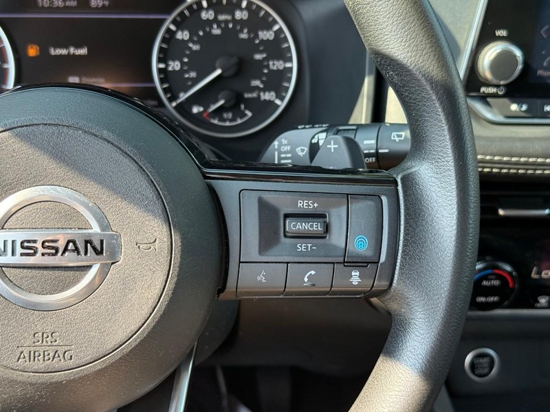 Nissan Rogue Vehicle Image 24