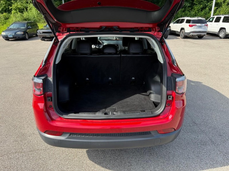 Jeep Compass Vehicle Image 09