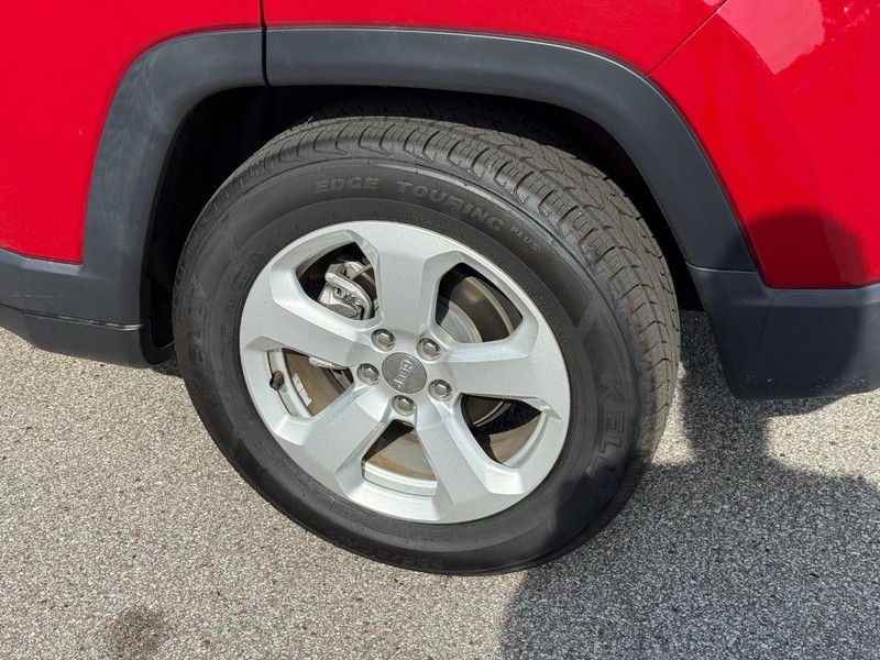 Jeep Compass Vehicle Image 12