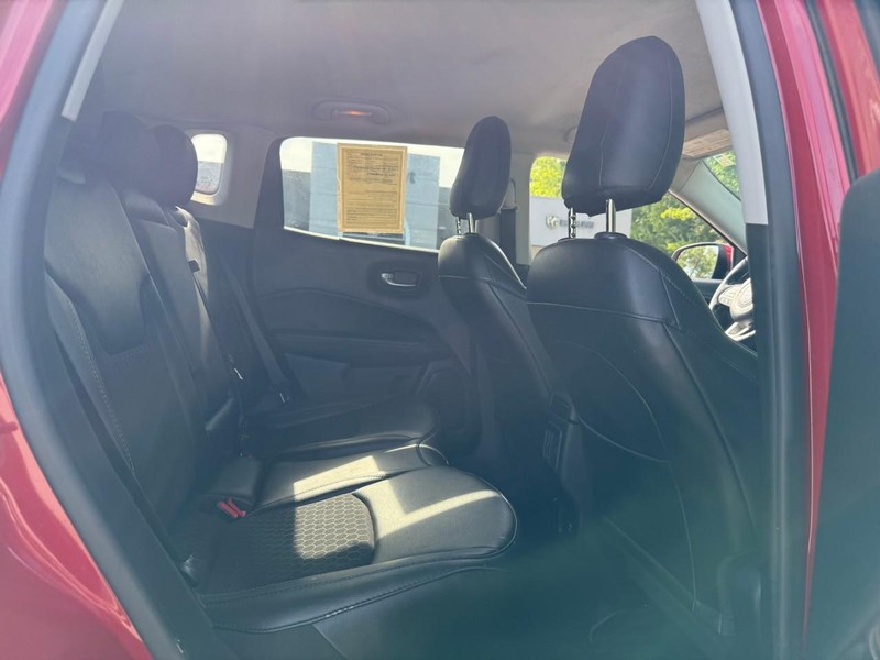 Jeep Compass Vehicle Image 14