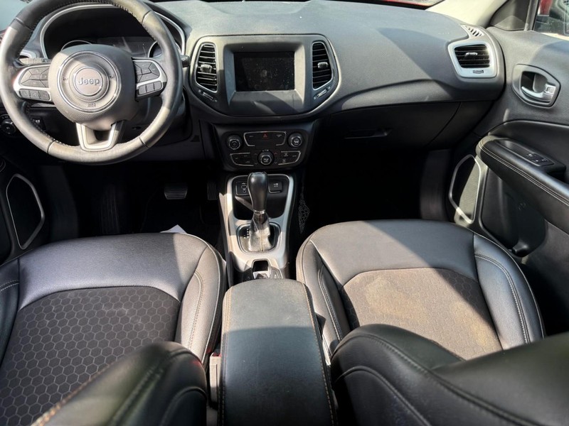 Jeep Compass Vehicle Image 15