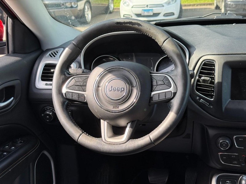 Jeep Compass Vehicle Image 16