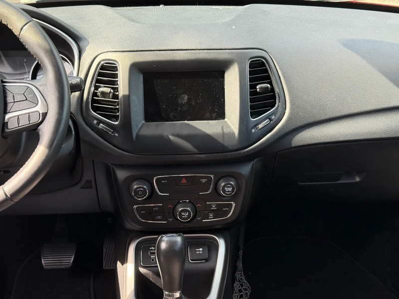 Jeep Compass Vehicle Image 17