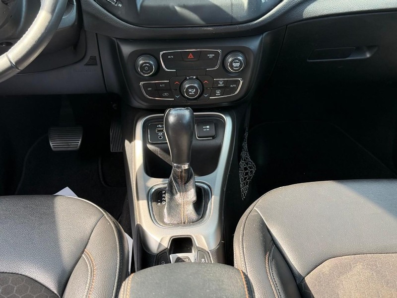 Jeep Compass Vehicle Image 18