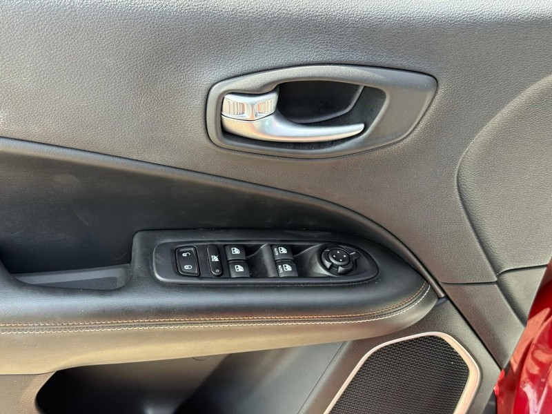 Jeep Compass Vehicle Image 19
