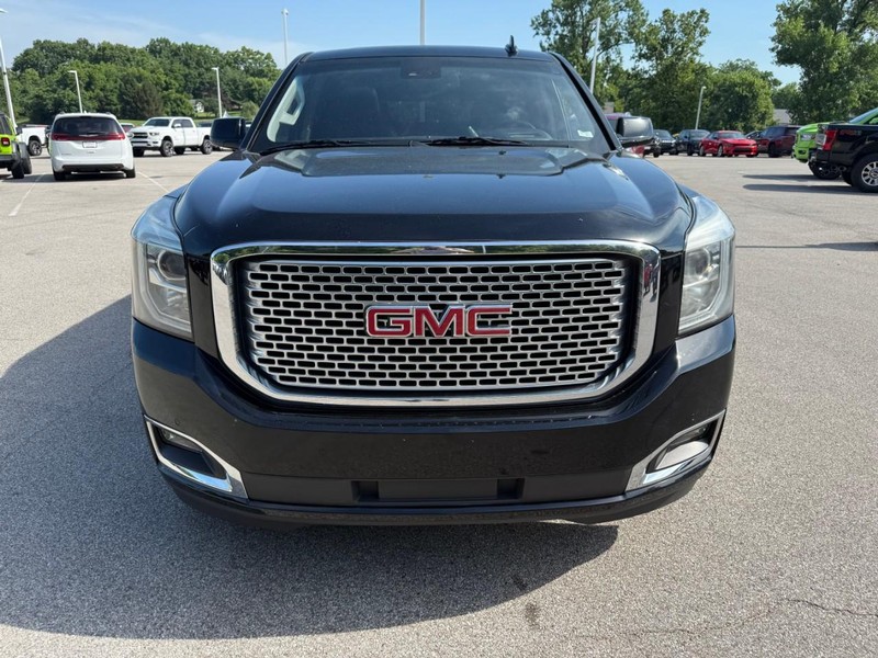GMC Yukon Vehicle Image 12