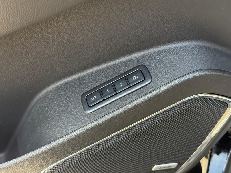 GMC Yukon Vehicle Image 22