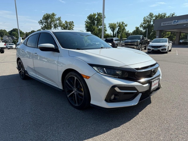 Honda Civic Hatchback Vehicle Image 12