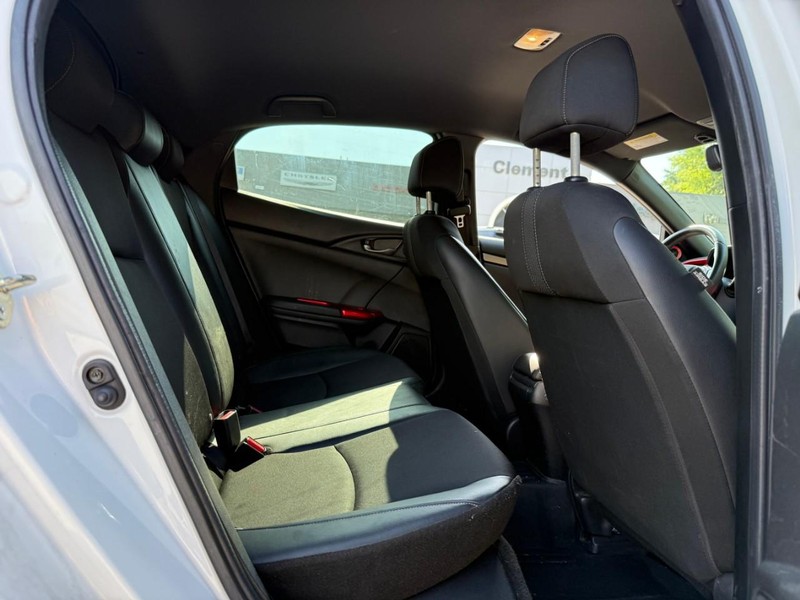 Honda Civic Hatchback Vehicle Image 14