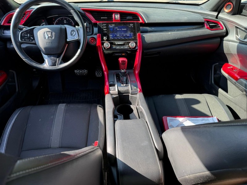 Honda Civic Hatchback Vehicle Image 15