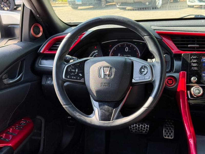 Honda Civic Hatchback Vehicle Image 16