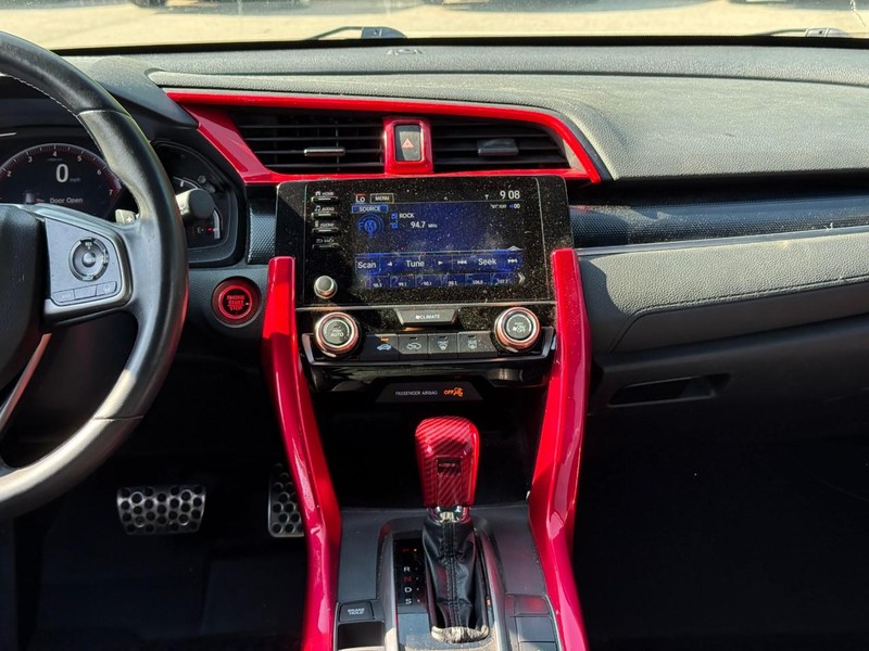 Honda Civic Hatchback Vehicle Image 17