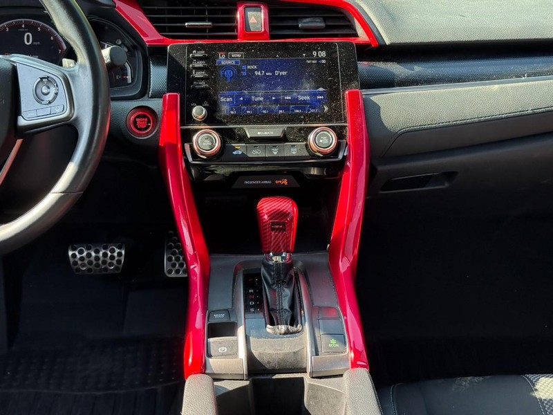 Honda Civic Hatchback Vehicle Image 18
