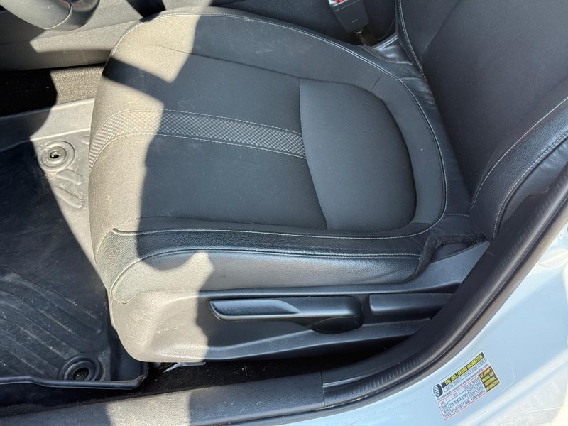 Honda Civic Hatchback Vehicle Image 21