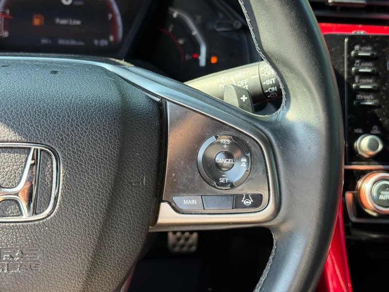 Honda Civic Hatchback Vehicle Image 23