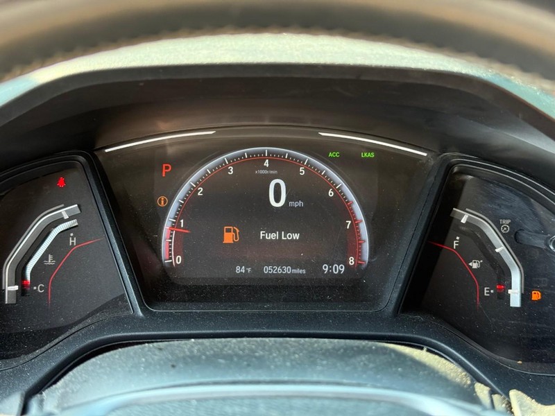 Honda Civic Hatchback Vehicle Image 24