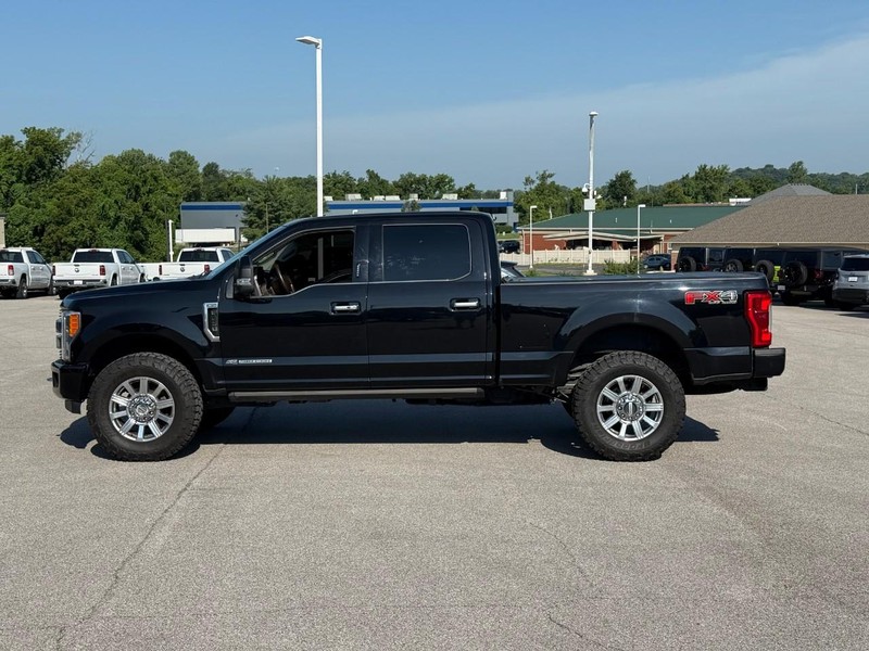 Ford Super Duty F-250 SRW Vehicle Image 03