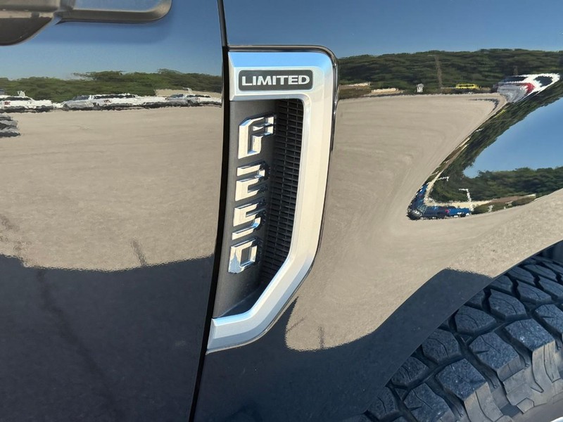 Ford Super Duty F-250 SRW Vehicle Image 12