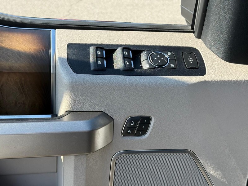 Ford Super Duty F-250 SRW Vehicle Image 20