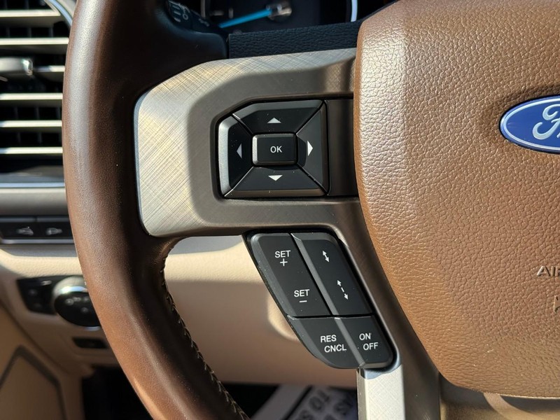Ford Super Duty F-250 SRW Vehicle Image 24