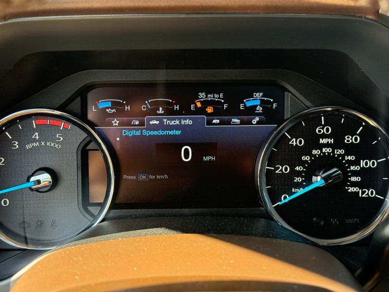 Ford Super Duty F-250 SRW Vehicle Image 26