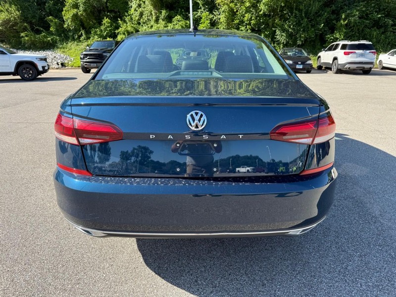 Volkswagen Passat Vehicle Image 08