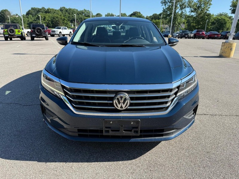 Volkswagen Passat Vehicle Image 12