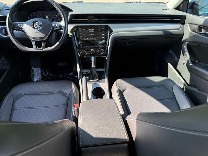 Volkswagen Passat Vehicle Image 14