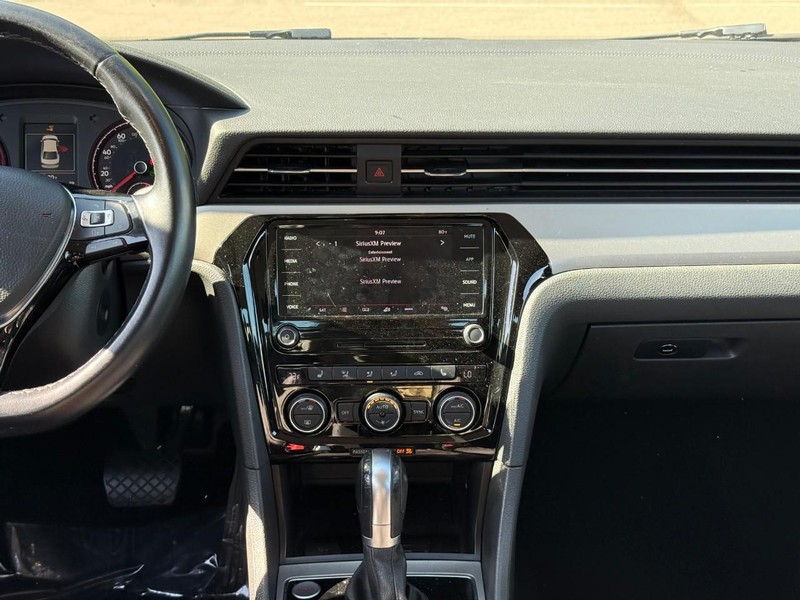Volkswagen Passat Vehicle Image 16