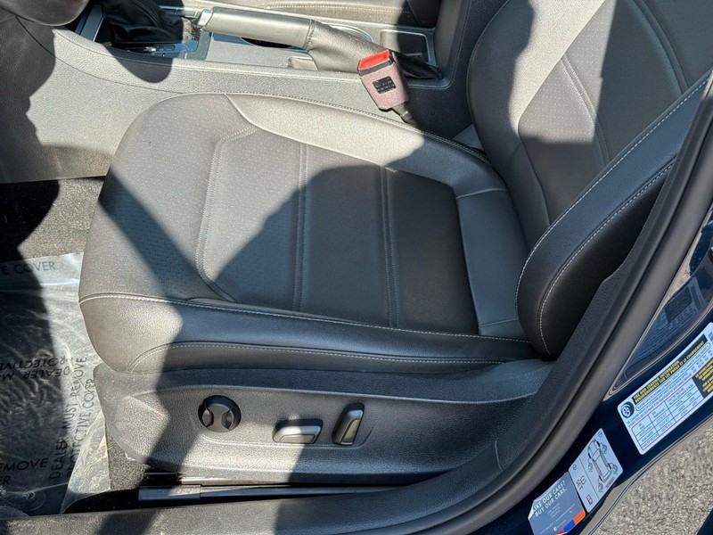 Volkswagen Passat Vehicle Image 19