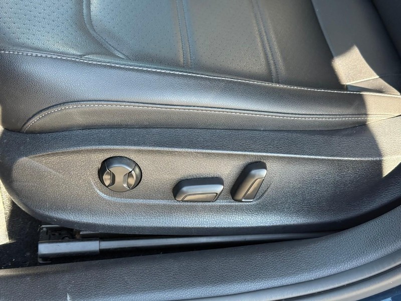 Volkswagen Passat Vehicle Image 20