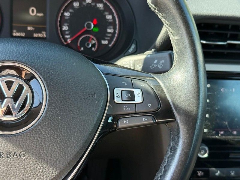Volkswagen Passat Vehicle Image 22