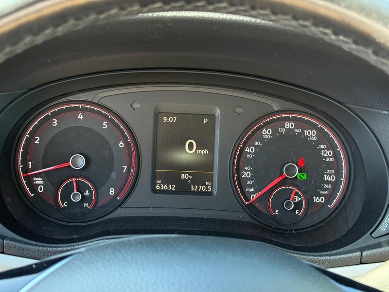 Volkswagen Passat Vehicle Image 23