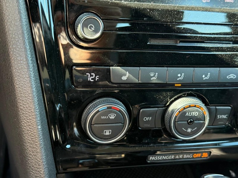 Volkswagen Passat Vehicle Image 24