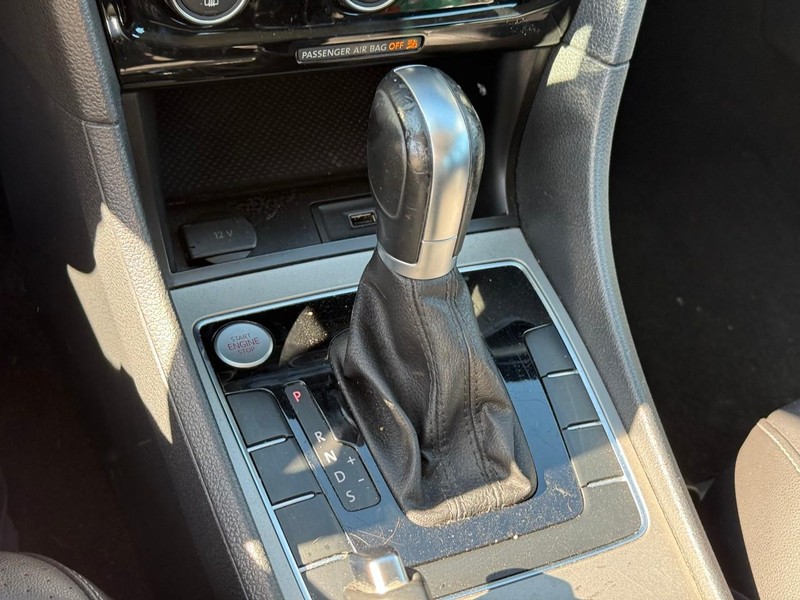 Volkswagen Passat Vehicle Image 25