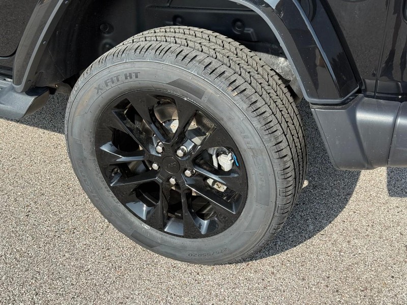 Jeep Wrangler 4xe Vehicle Image 12
