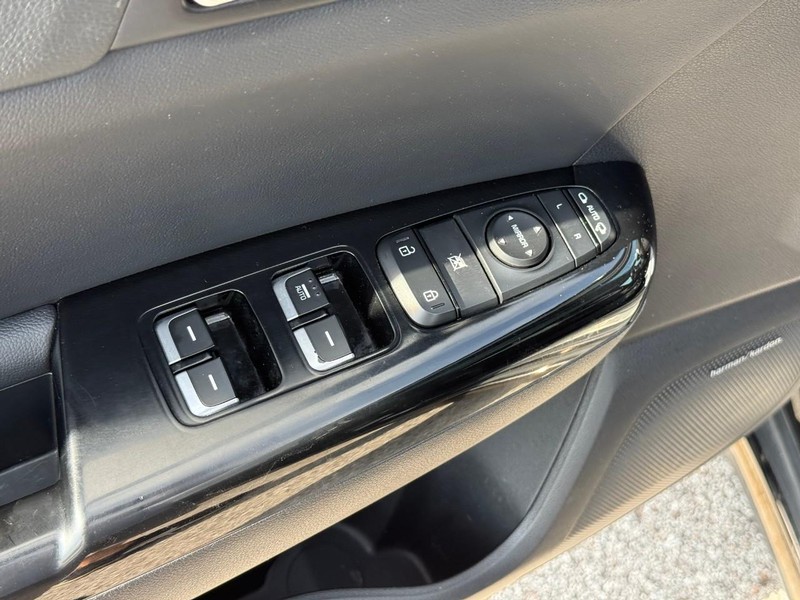 Kia Sportage Vehicle Image 20