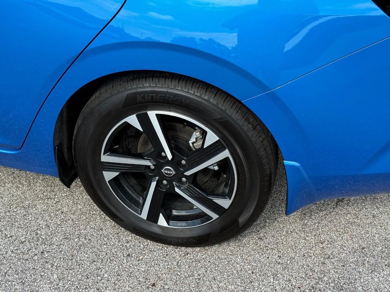 Nissan Sentra Vehicle Image 05