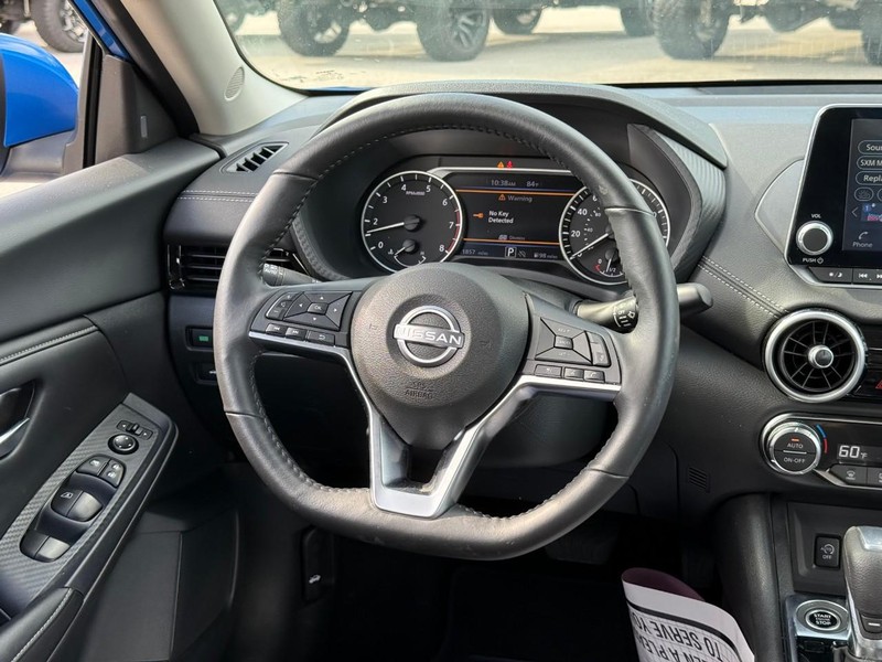 Nissan Sentra Vehicle Image 14