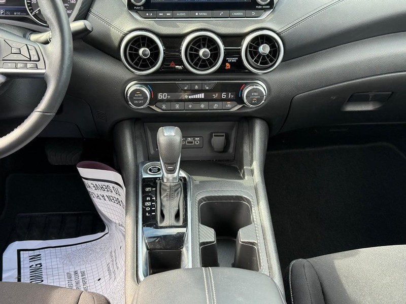 Nissan Sentra Vehicle Image 16